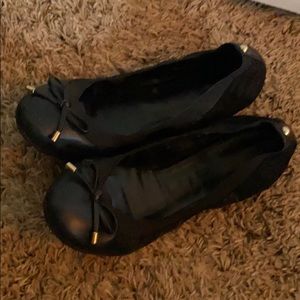 Black ballet flats